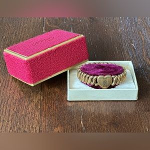 Vintage Sweetheart Expansion Heart Bracelet in Original Box SZ Small